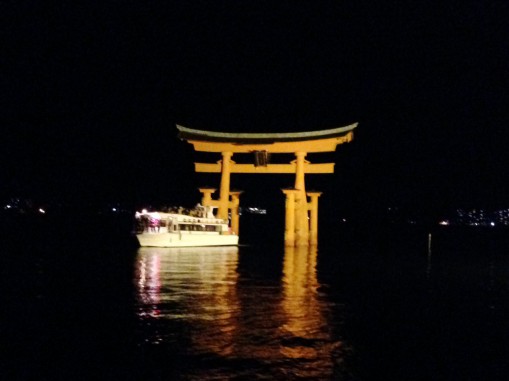 夜の厳島神社